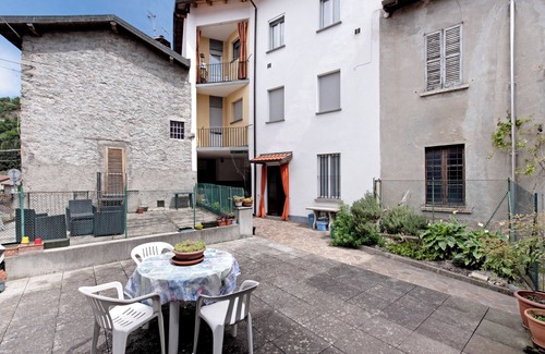Olcio Apartment | Holiday Apartment "House Of Sport" with Lake View, 2 Shared Terraces & Wi-Fi