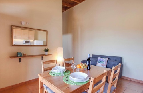 La Mancha House | Holiday Apartment "Casa Quemahierro 1" with Sea View, Pool & Garden