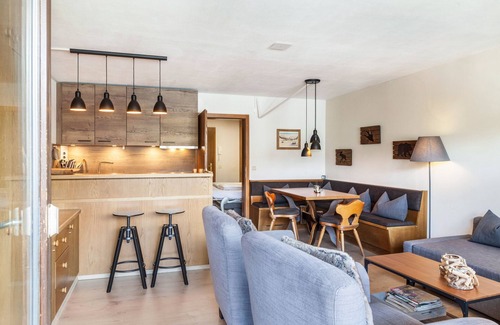 Seefeld in Tirol Apartment | Holiday Apartment "Haus Excelsior Top 31" with Mountain View, Balcony and Wi-Fi