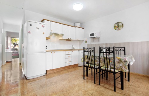 Caleta de Fuste Apartment | Holiday Apartment "Paulalucía" with Mountain View, Shared Pool & Wi-Fi