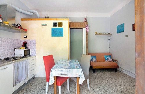 La Spezia Apartment | Holiday Apartment Acciuga House with Balcony, Shared Garden & Wi-Fi