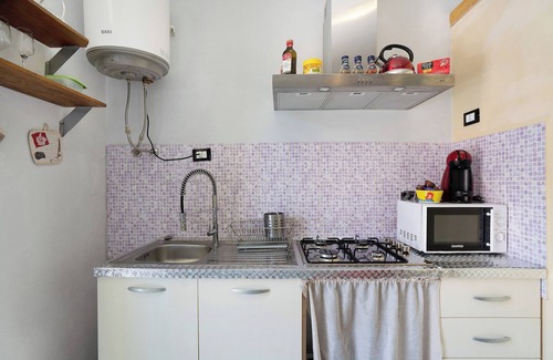 La Spezia Apartment | Holiday Apartment Acciuga House with Balcony, Shared Garden & Wi-Fi