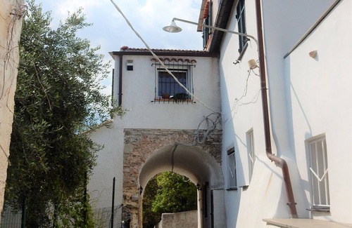 Diano San Pietro Apartment | Holiday apartment in a quiet area, just 5 km from the sea-Diano S. Peter