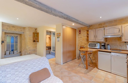 Sainte-Mondane Apartment | Holiday Apartment "Gite Les Milandes" with Shared Pool, Garden & Wi-Fi