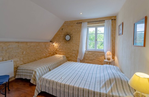 Sainte-Mondane Apartment | Holiday Apartment "Gite Fénelon" with Shared Heated Pool, Shared Garden & Wi-Fi
