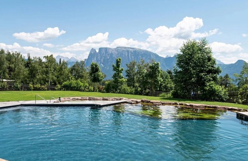 Collalbo Apartment | Holiday Apartment "Schartneralm Fichte" with Forest and Pasture View, Terrace & Whirlpool