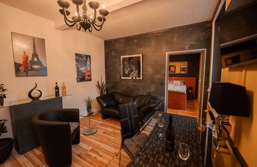 Mitte Apartment | Holiday Apartment '2' with Private Garden and Wi-Fi