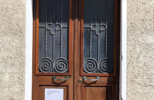 Burano Apartment | Holiday Apartment '4' with Lake View, Shared Pool and Wi-Fi