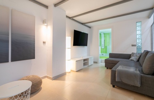 Campoamor Apartment | Holiday Apartment "Alison's Loft" with A/C & Wi-Fi
