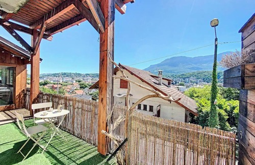 Aix-les-Bains Apartment | Holiday Apartment "Amour De La Nature Sans Limite" with Mountain View, Balcony & Wi-Fi