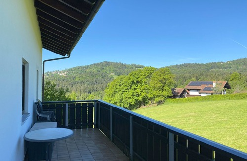 Raßreuth Apartment | Holiday Apartment 'Berg Und See' with Lake View, Private Terrace and Wi-Fi