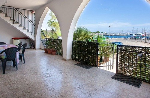 La Caletta Apartment | Holiday Apartment 'Beautiful house 350m from the beach' with Sea View, Terrace & Wi-Fi