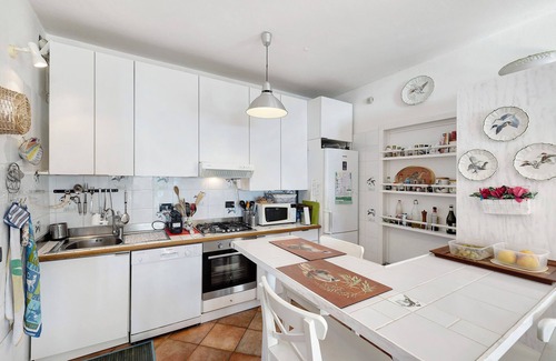 Torre del Mare Apartment | Holiday Apartment "Belvedere Su Bergeggi In Villa" with Sea View, Shared Pool & Private Terrace