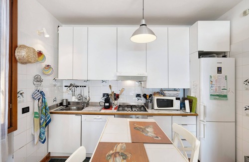 Torre del Mare Apartment | Holiday Apartment "Belvedere Su Bergeggi In Villa" with Sea View, Shared Pool & Private Terrace