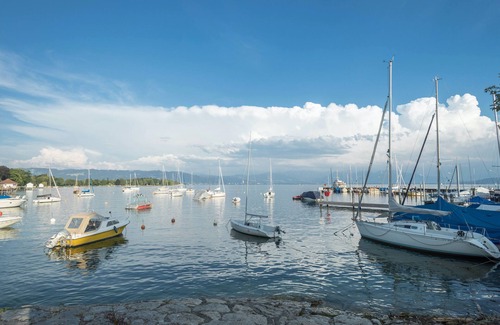 Meersburg Apartment | Holiday Apartment "Bodenseeblick" with Wi-Fi on Request