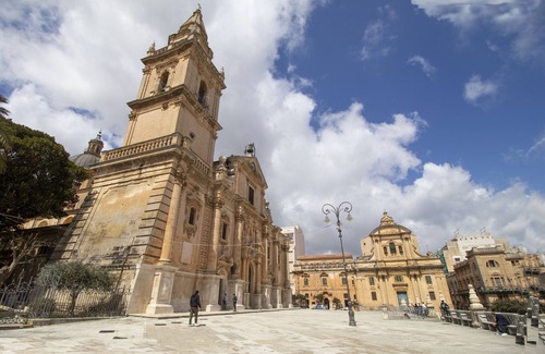 Ragusa Apartment | Holiday Apartment "Casa Carmela 53" with Wi-Fi and Air Conditioning