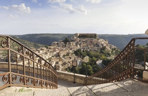Ragusa Apartment | Holiday Apartment "Casa Carmela 53" with Wi-Fi and Air Conditioning