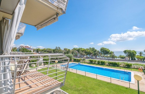 Alcanar Apartment | Holiday Apartment 'Casa Gemma' with Terrace, Shared Pool & Wi-Fi