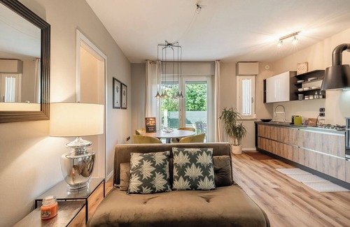 Lucca Apartment | Holiday Apartment "Casa Eva Lucca" with Private Garden and Wi-Fi