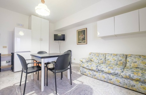 Canneto Apartment | Holiday Apartment "Case Vacanza Armando Trilo Canneto" with Shared Terrace & Wi-Fi