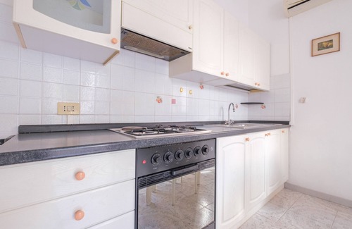 Canneto Apartment | Holiday Apartment "Case Vacanza Armando Bilo Panarea" with Shared Terrace & Wi-Fi
