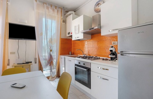 Ex Campo d'Aviazione Apartment | Holiday Apartment 'Coral House Viareggio' with Balcony