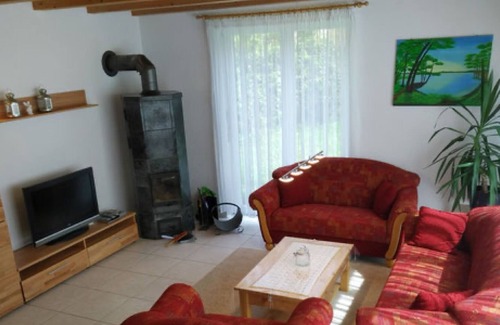 Obermusbach Apartment | Holiday Apartment "Martina Dölker" with Shared Terrace, Balcony & Wi-Fi