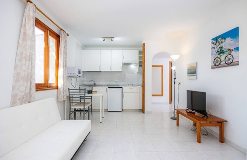 Cala Agulla Apartment | Holiday Apartment "Mhm 4" with Balcony & Wi-Fi