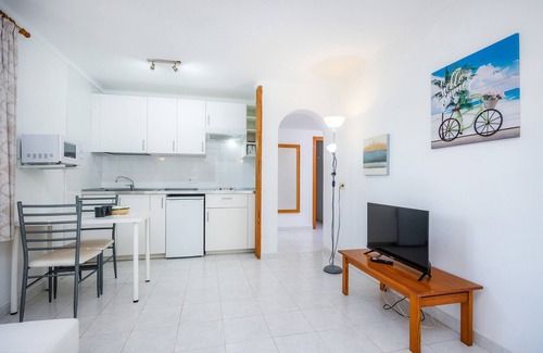 Cala Agulla Apartment | Holiday Apartment "Mhm 4" with Balcony & Wi-Fi