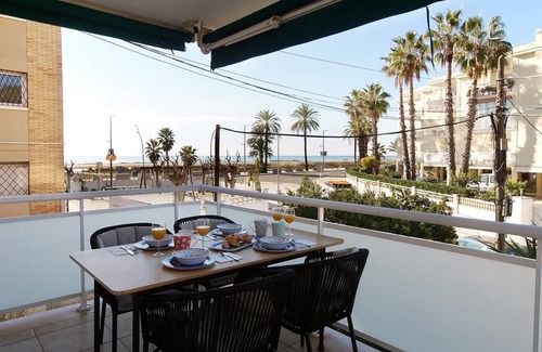 Castelldefels Apartment | Holiday Apartment "Beach house Club Castelldefels" with Sea View, Terrace, Balcony, BBQ, A/C & Wi-Fi
