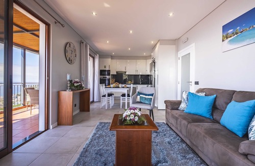 Santa Cruz Apartment | Holiday apartment- Excellent sea and mountain views with large terrace