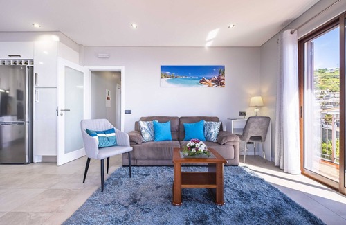 Santa Cruz Apartment | Holiday apartment- Excellent sea and mountain views with large terrace