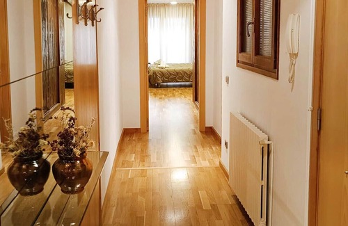 Sort Apartment | Holiday Apartment 'Exclusivo Apartamento' en Sort with Balcony & Mountain View