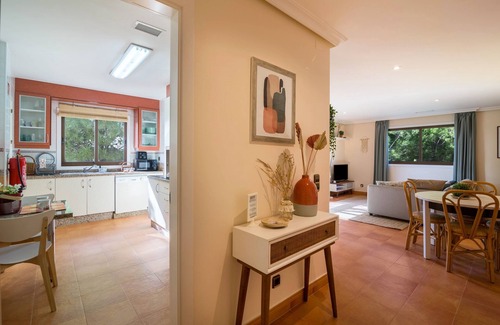 Aldeia das Acoteias Apartment | Holiday Apartment ‘Falésia Pine Spot’ with Wi-Fi, Balcony & Shared Pool