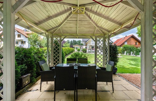 Riederau Apartment | Holiday Apartment 'Ferienwohnung Marianna' close to the Lake with Shared Garden & Wi-Fi