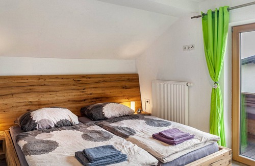 Finsing Apartment | Holiday Apartment "Fewo Bergtroll" with mountain view, balcony and Wi-Fi
