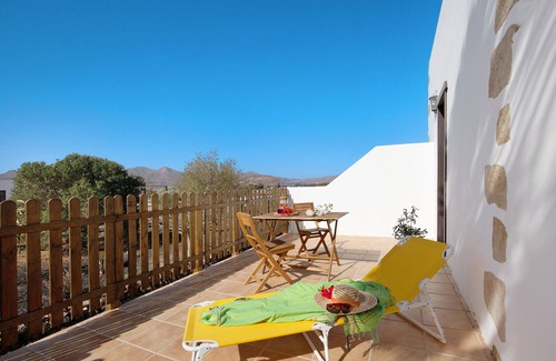 Tuineje Apartment | Holiday Apartment "Finca Juan Gopar Apartamento Rural" with Mountain View, Terrace & Wi-Fi