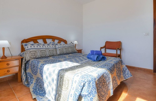 Caleta de Sebo Apartment | Holiday Apartment "Flor Cinco" with Mountain or Sea View, Wi-Fi & Terrace