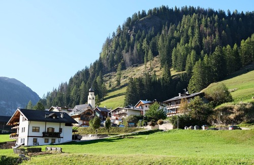 Penia Apartment | Holiday Apartment "Gran Vernel Hause" near Slopes with Balcony