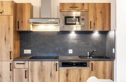 Ehrwald Apartment | Holiday Apartment Grubig with Mountain View, Balcony & Wi-Fi