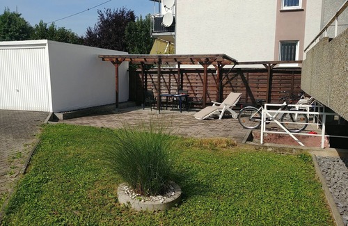 Wallersheim Apartment | Holiday Apartment 'Haus Abendsonne Hochparterre Klein' with Shared Terrace, Balcony and Wi-Fi