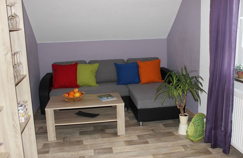 Metternich Apartment | Holiday Apartment 'Haus Uni Koblenz Wohnung 3' with Shared Terrace and Wi-Fi