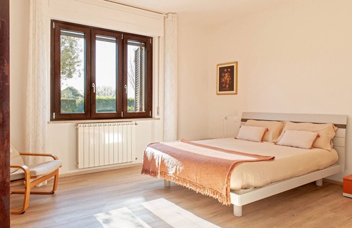 San Giuliano Terme Apartment | Holiday Apartment I Limori with Mountain View, Pool & Wi-Fi