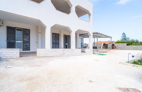 Granelli Apartment | Holiday Apartment "Il Pescatore" with Sea View, Shared Terrace & A/C