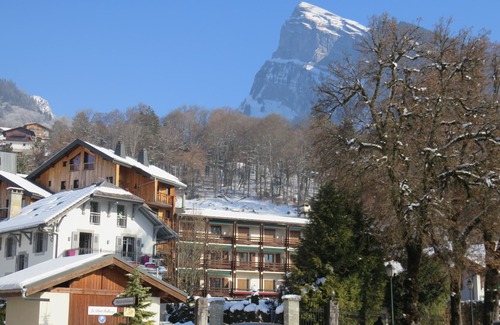 Samoens Apartment | Holiday Apartment in Samoens Centre 60mܑ 2 bedrooms + bunk room Wi-Fi TV & DVD