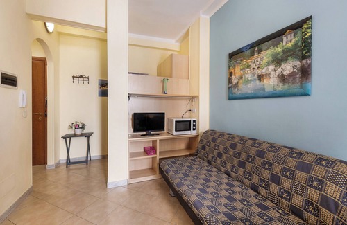 Finale Pia Apartment | Holiday Apartment Isophylla Standard with Balcony & Wi-Fi