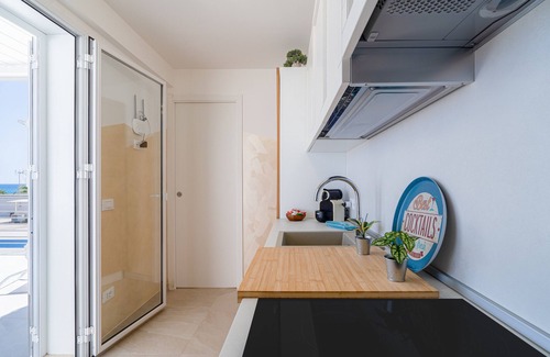 Noto Marina Apartment | Holiday Apartment "Greta Vista Mare" with Sea View, Private Terrace & Wi-Fi
