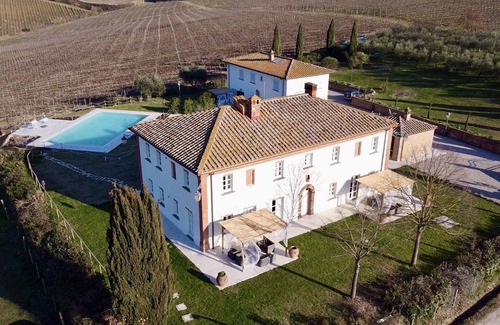 Valiano Apartment | Holiday Apartment "Ortensie" with Shared Pool, Shared Garden & Wi-Fi