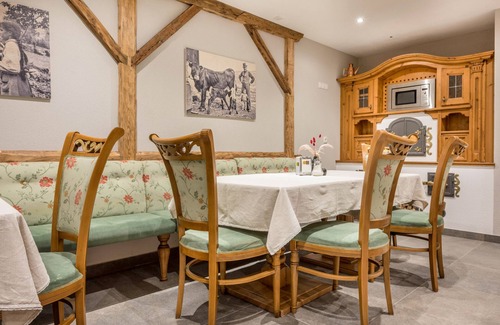 Valle Aurina Apartment | Holiday Apartment 'Rauchkofel' with Shared Whirlpool & Garden