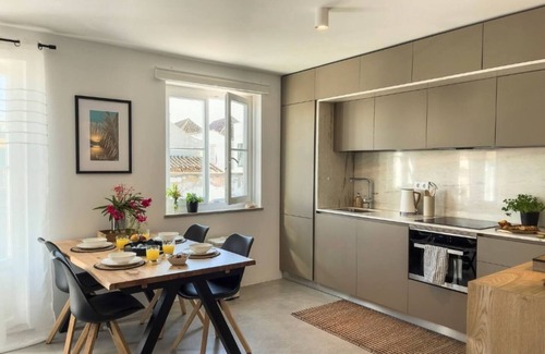 Tavira Villa | Holiday Apartment "Jasmine House" with 2 Private Terraces & Wi-Fi